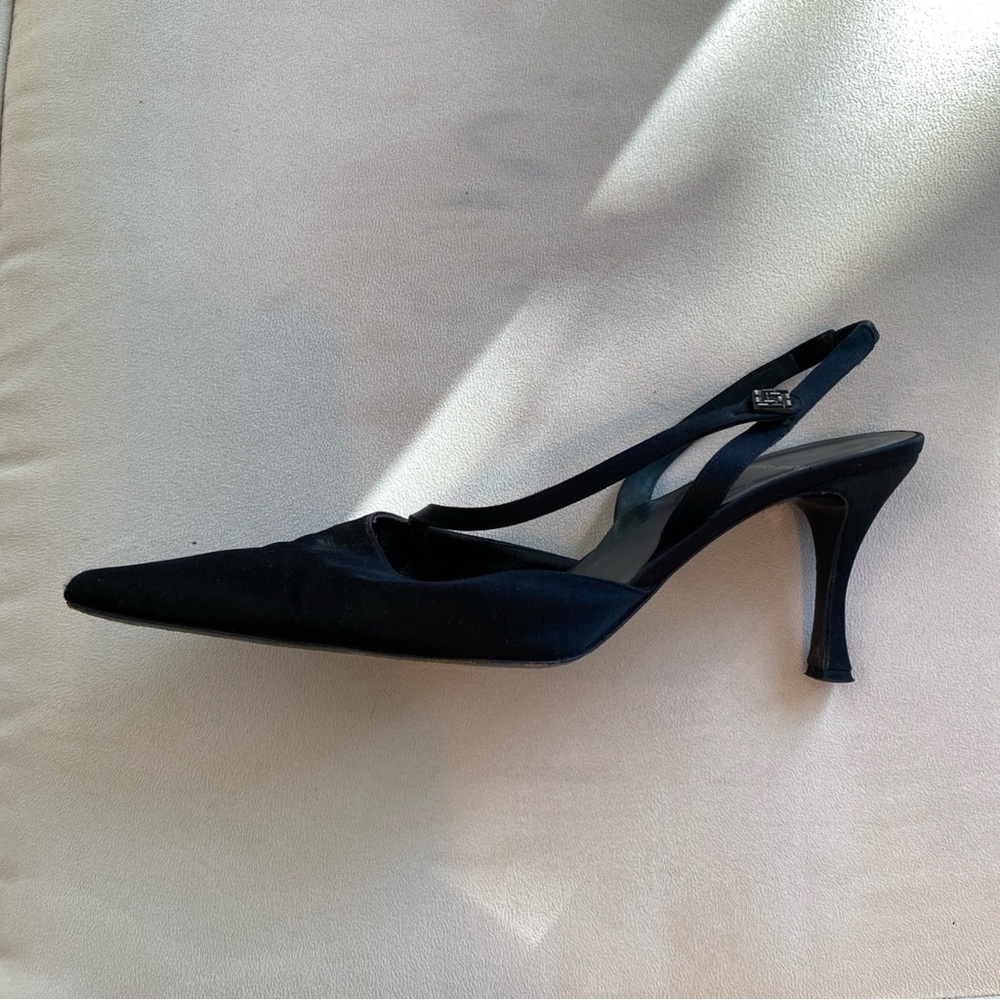 Vera Wang Elegant Black Slingback Heels